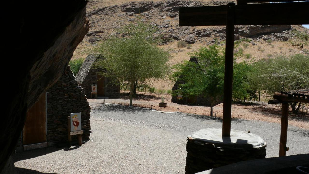 Rooiklip Camp Flintstone Apartamento Exterior foto