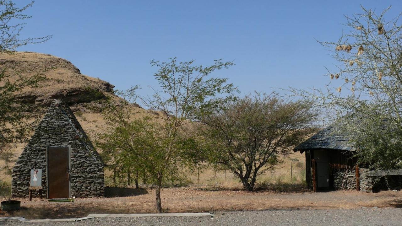 Rooiklip Camp Flintstone Apartamento Exterior foto