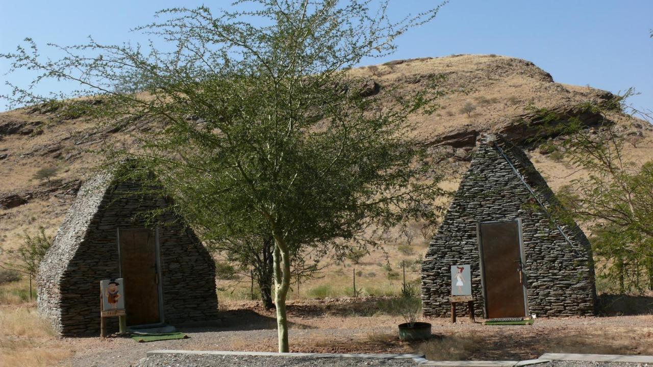 Rooiklip Camp Flintstone Apartamento Exterior foto