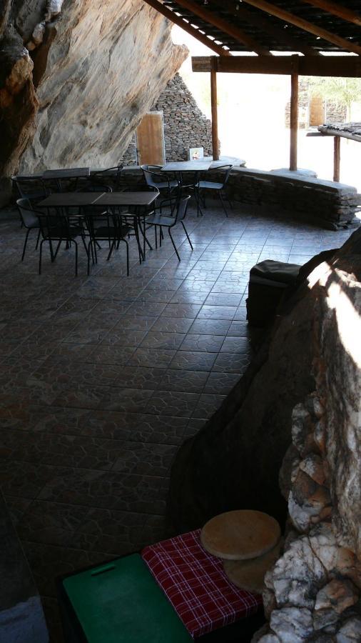 Rooiklip Camp Flintstone Apartamento Exterior foto
